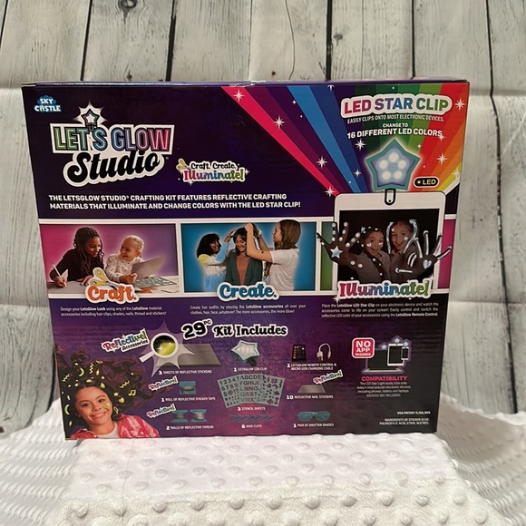 NEW! LET’S GLOW STUDIO. Craft. Create. Illuminate! LED. 29pc kit. Age 8+ - Picture 10 of 14